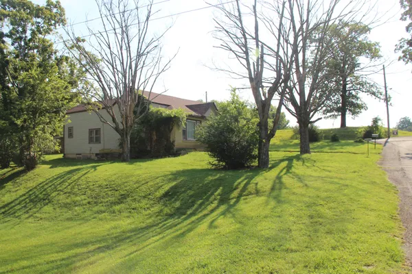 $180,000 | 105 General Rice Street, Dover, TN 37058
