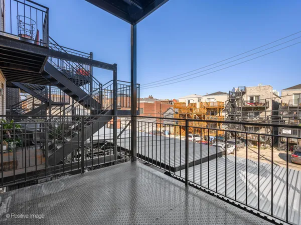 $675,000 | 1446 West Chestnut Street, Unit 2, Chicago, IL 60642