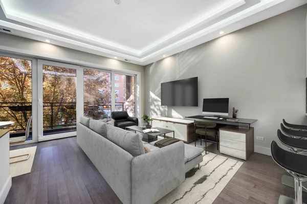 $675,000 | 1446 West Chestnut Street, Unit 2, Chicago, IL 60642