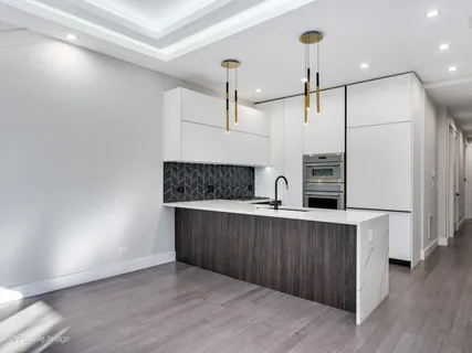 $675,000 | 1446 West Chestnut Street, Unit 2, Chicago, IL 60642