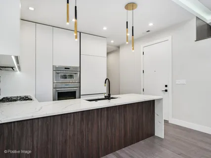 $675,000 | 1446 West Chestnut Street, Unit 2, Chicago, IL 60642