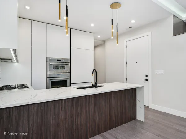 $675,000 | 1446 West Chestnut Street, Unit 2, Chicago, IL 60642