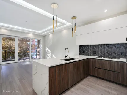 $675,000 | 1446 West Chestnut Street, Unit 2, Chicago, IL 60642