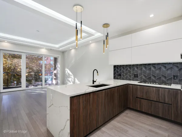 $675,000 | 1446 West Chestnut Street, Unit 2, Chicago, IL 60642