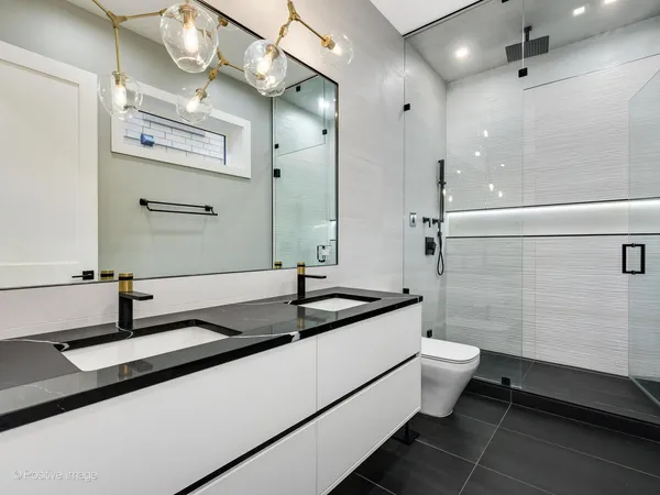 $675,000 | 1446 West Chestnut Street, Unit 2, Chicago, IL 60642