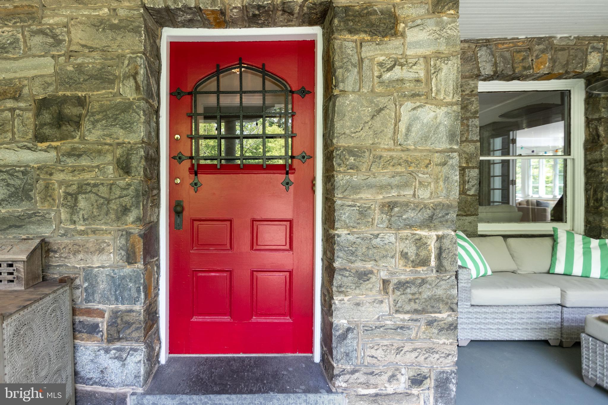 4711 Roland Avenue Baltimore, MD 21210 - Photo 4 of 68 Come on in!