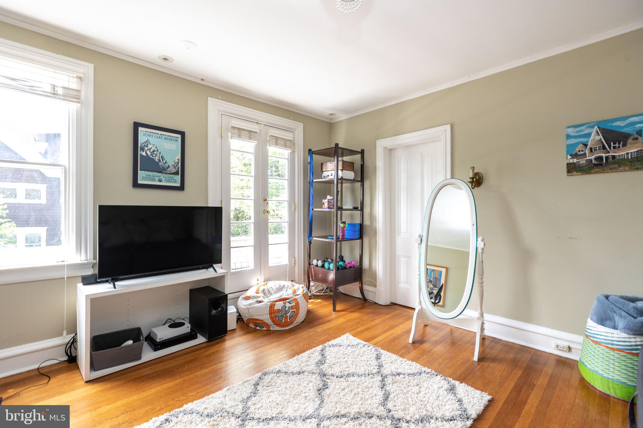 4711 Roland Avenue Baltimore, MD 21210 - Photo 49 of 68 a room with furniture and a flat screen tv