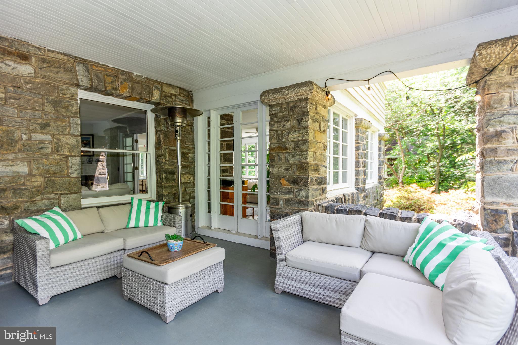 4711 Roland Avenue Baltimore, MD 21210 - Photo 5 of 68 a living room with furniture and a large window