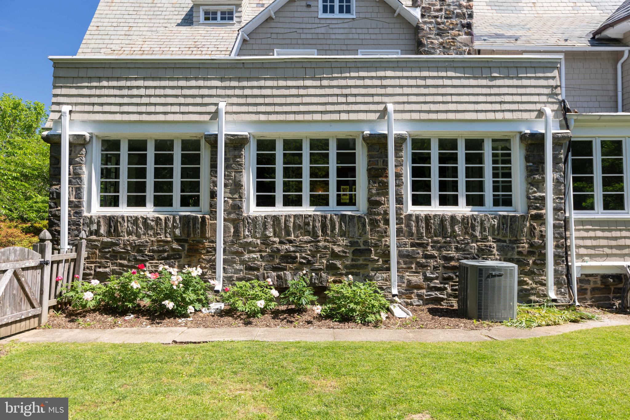 4711 Roland Avenue Baltimore, MD 21210 - Photo 63 of 68 South side elevation