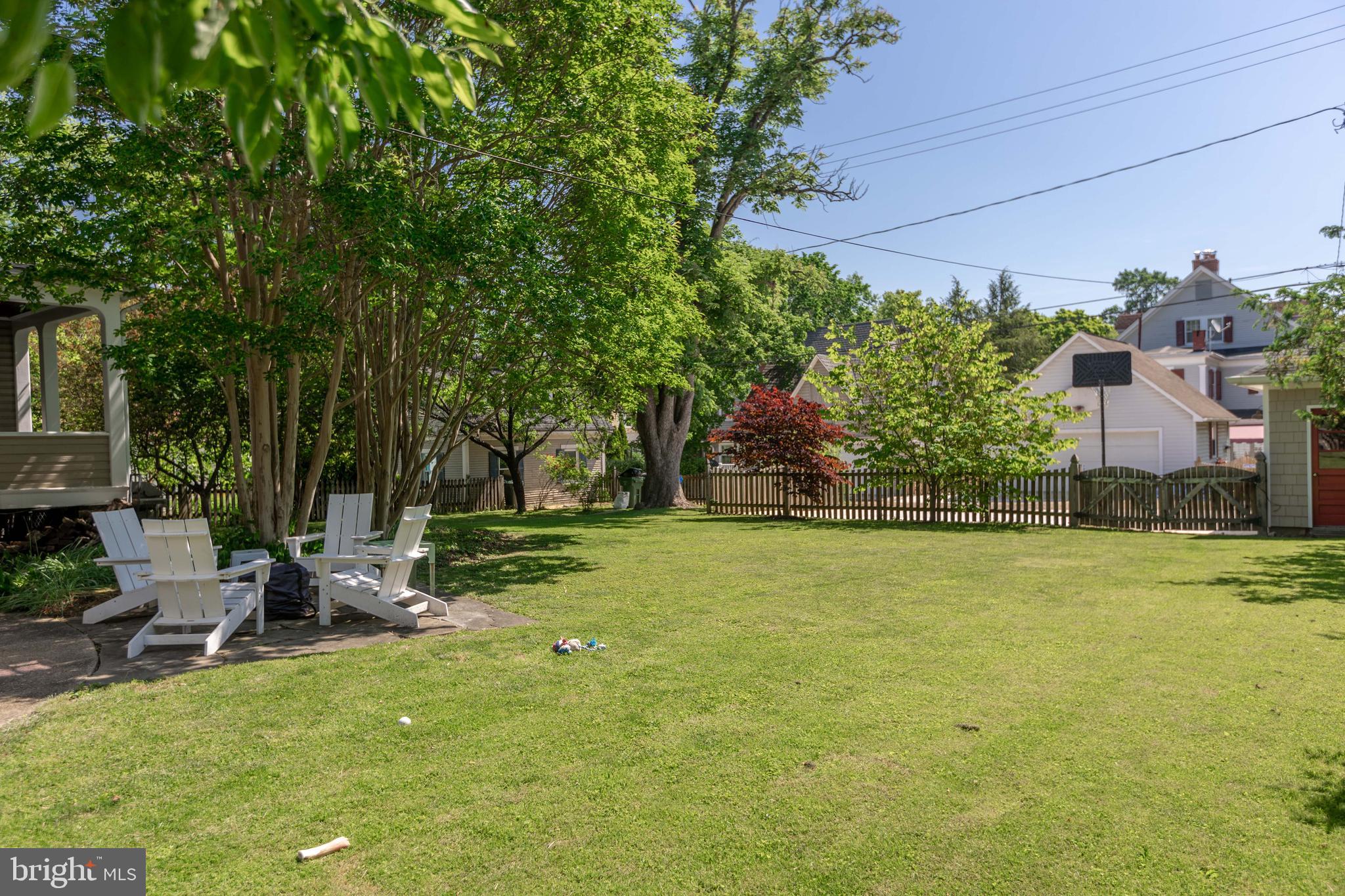 4711 Roland Avenue Baltimore, MD 21210 - Photo 64 of 68 a garden view with a seating space