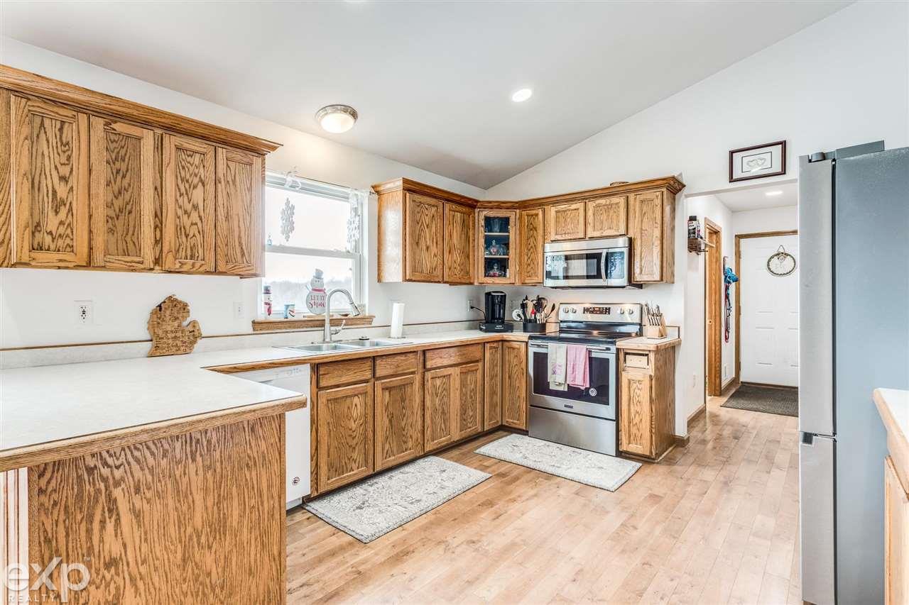 8741 Rynn Road Avoca, MI 48006 - Photo 9 of 43