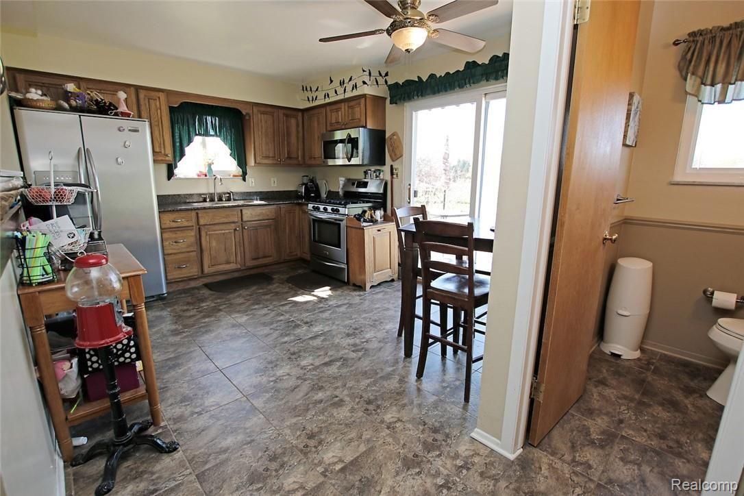 12) Kitchen - Copy.jpg