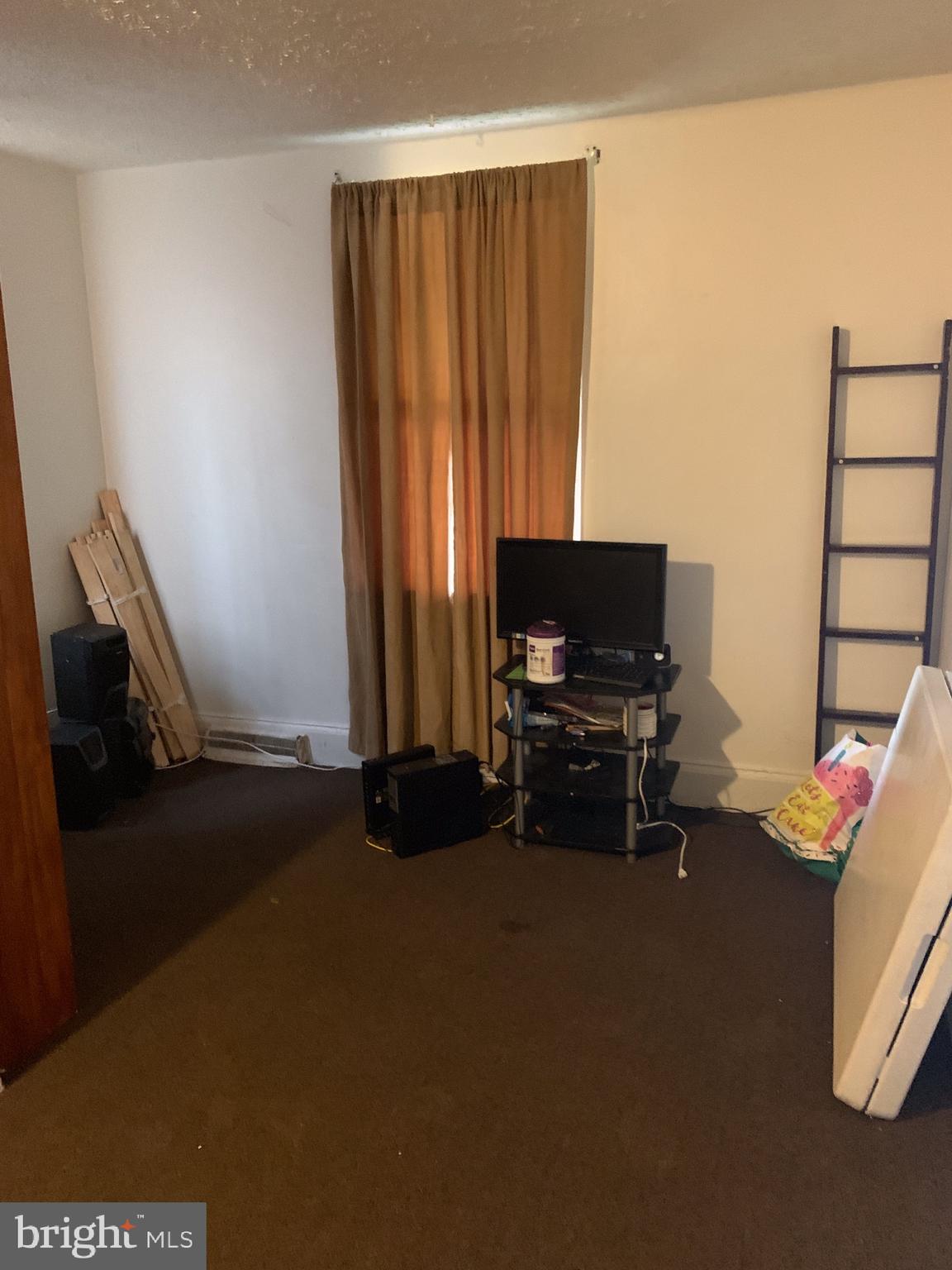 1397 Roanoke Road Camden, NJ 08104 - Photo 6 of 10