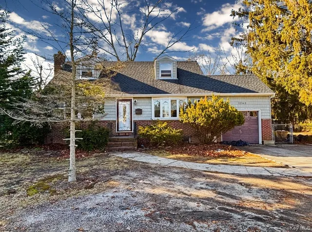 $619,000 | 1262 Saxon Avenue, Bay Shore, NY 11706