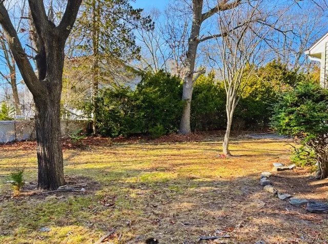 $575,000 | 1262 Saxon Avenue, Bay Shore, NY 11706