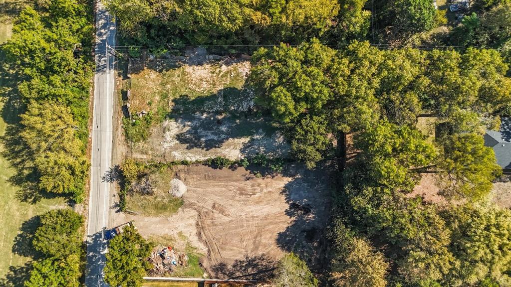 2438 Givendale Road Dallas, TX 75241 - Photo 3 of 6 a view of a yard with plants