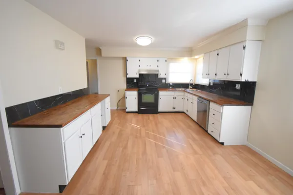 $229,900 | 360 East Arnotts Drive, Rensselaer, IN 47978