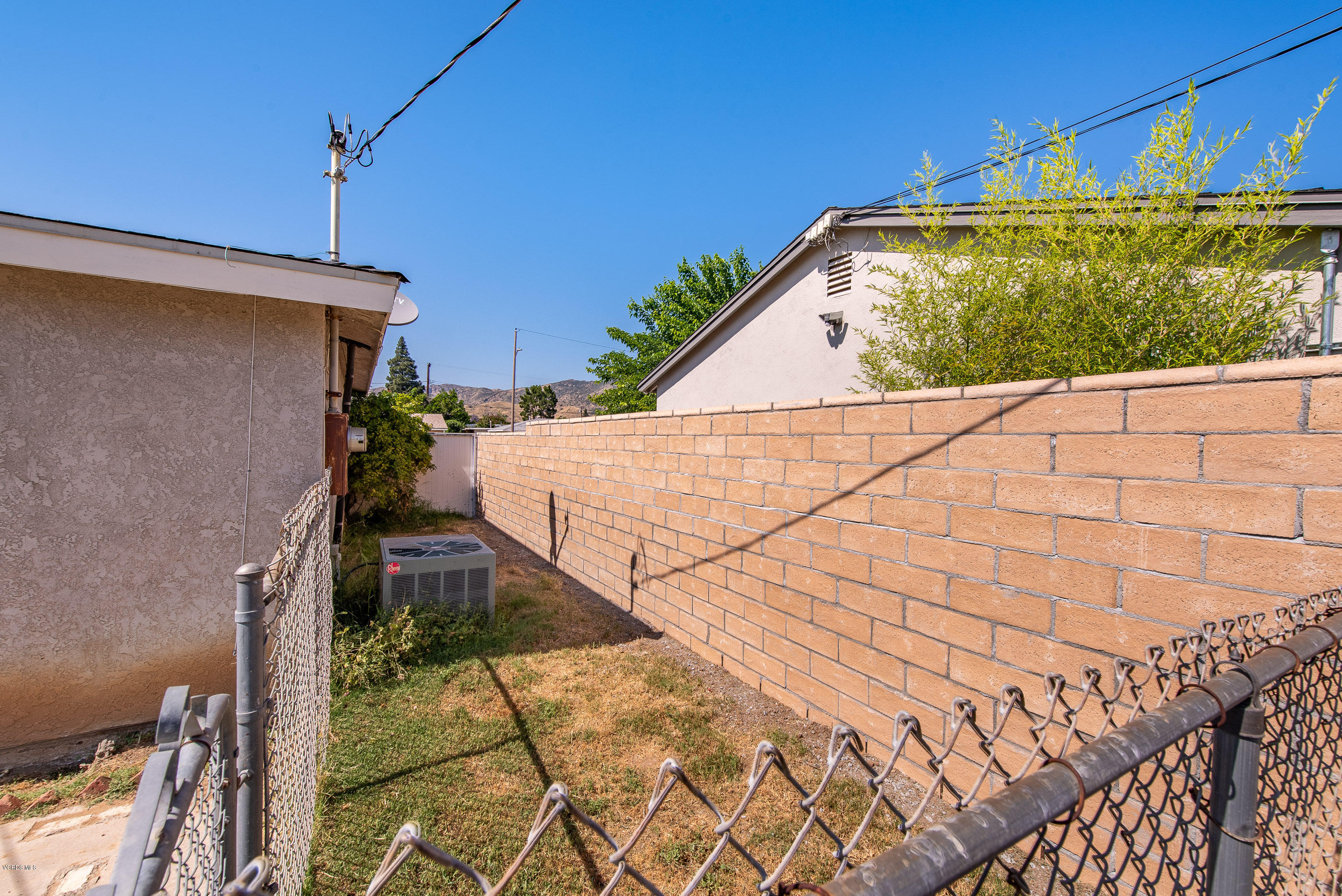 6292 Hope Street Simi Valley, CA 93063 - Photo 19 of 20 a house view with a garden space