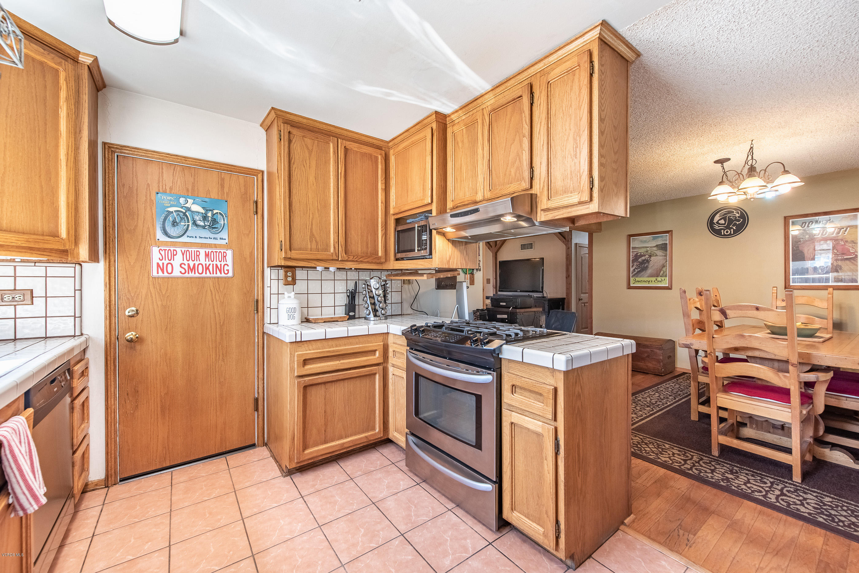 6292 Hope Street Simi Valley, CA 93063 - Photo 10 of 20 a kitchen with cabinets appliances and a window