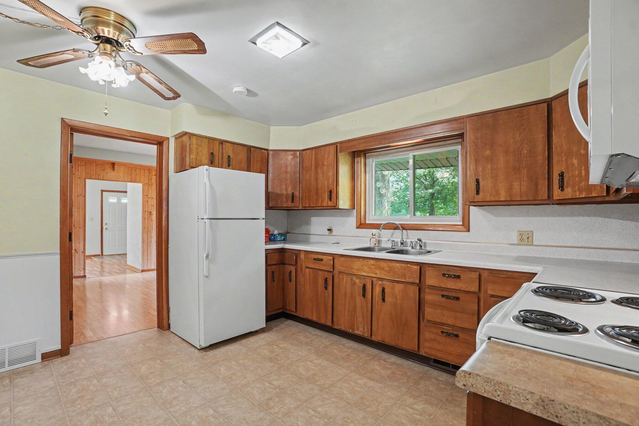 355 East Maple Street Climax, MI 49034 - Photo 10 of 26 009_file_1895