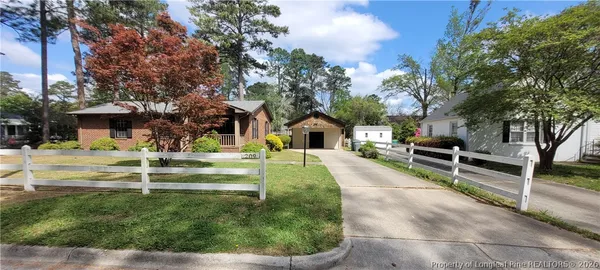 a view of a house with a backyard
