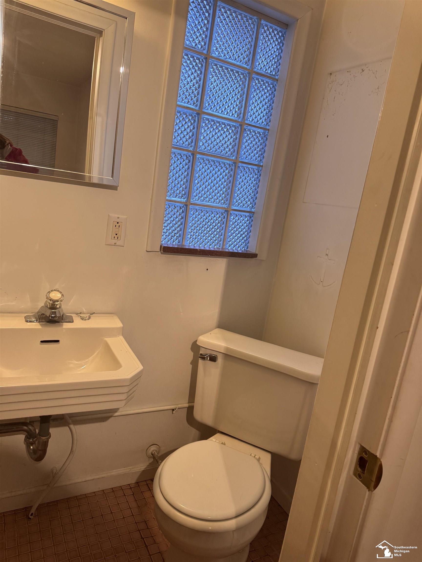 22980 Goddard Road Taylor, MI 48180 - Photo 15 of 41 3rd bathroom