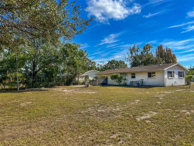 $1,995 | 5001 Bell Meade Drive, Sarasota, FL 34232