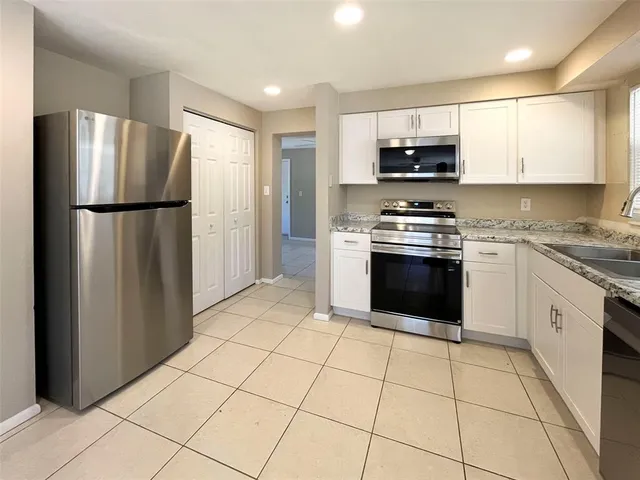 $1,995 | 5001 Bell Meade Drive, Sarasota, FL 34232