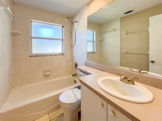 $1,995 | 5001 Bell Meade Drive, Sarasota, FL 34232