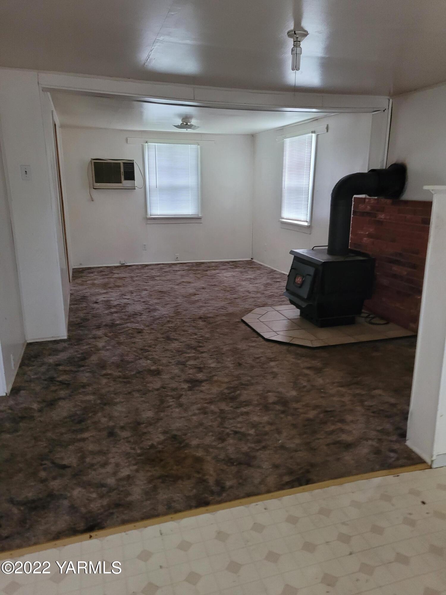 1217 Almo Road Yakima, WA 98901 - Photo 2 of 14 a room with a sink