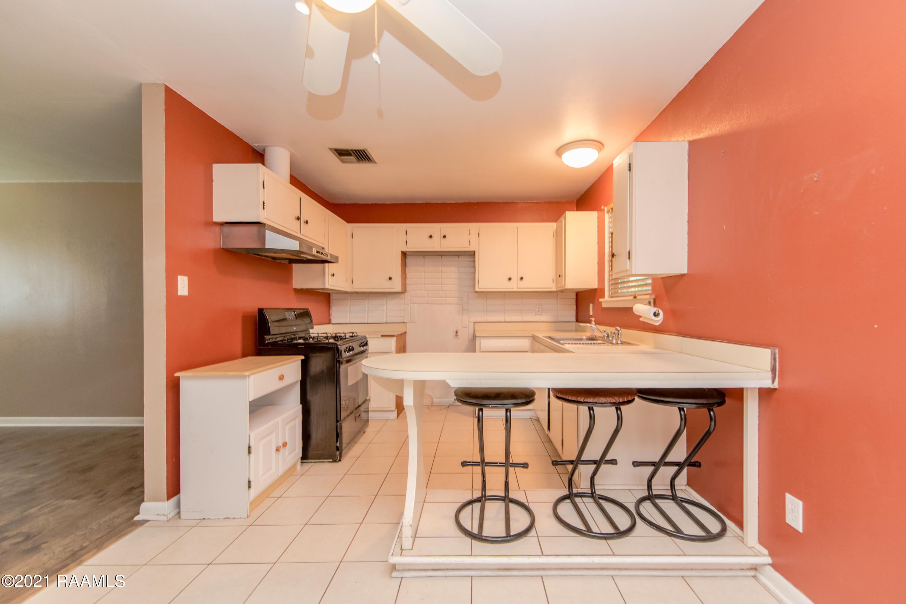 124 Alabama Road Lafayette, LA 70501 - Photo 2 of 15 Kitchen