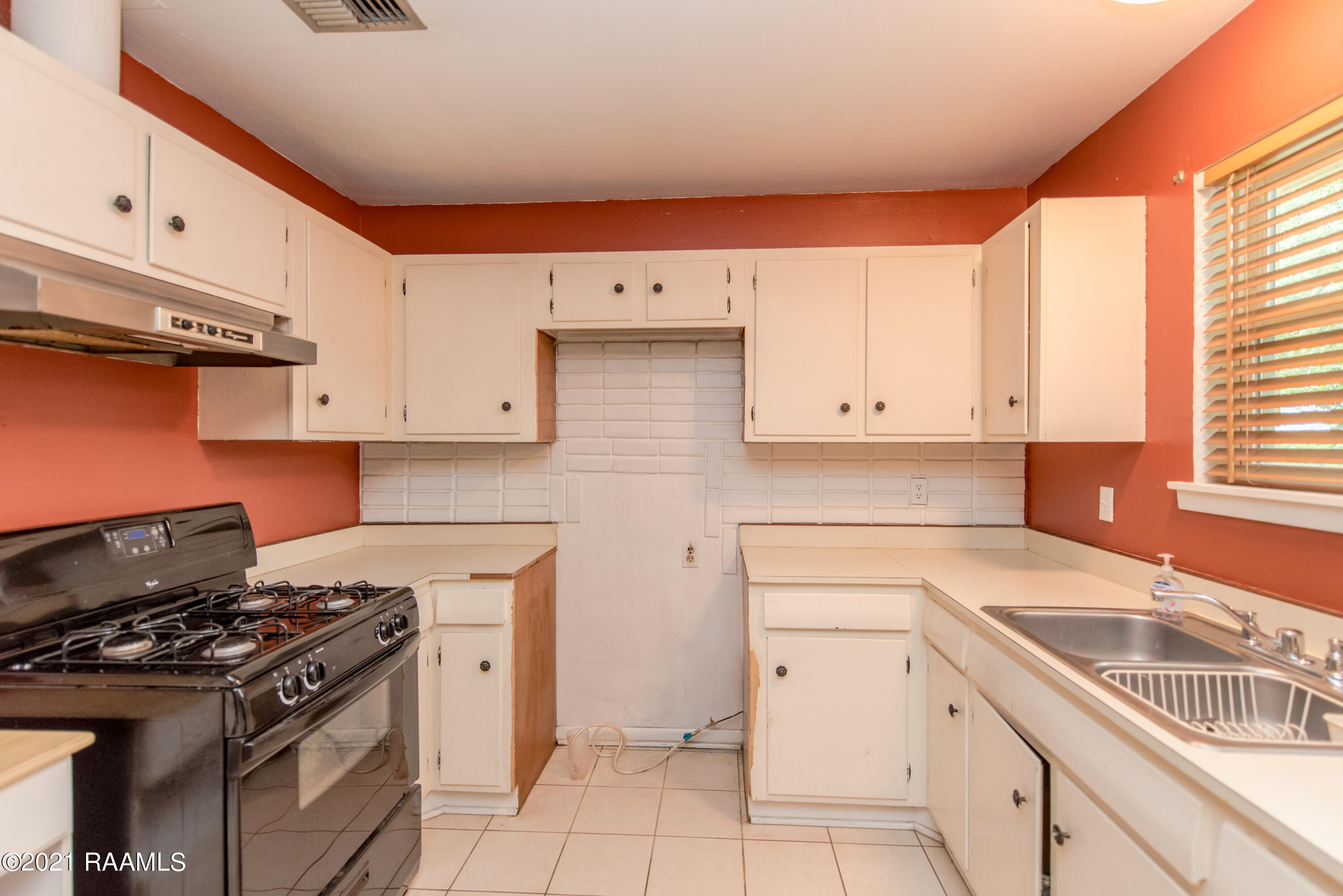 124 Alabama Road Lafayette, LA 70501 - Photo 3 of 15 Kitchen