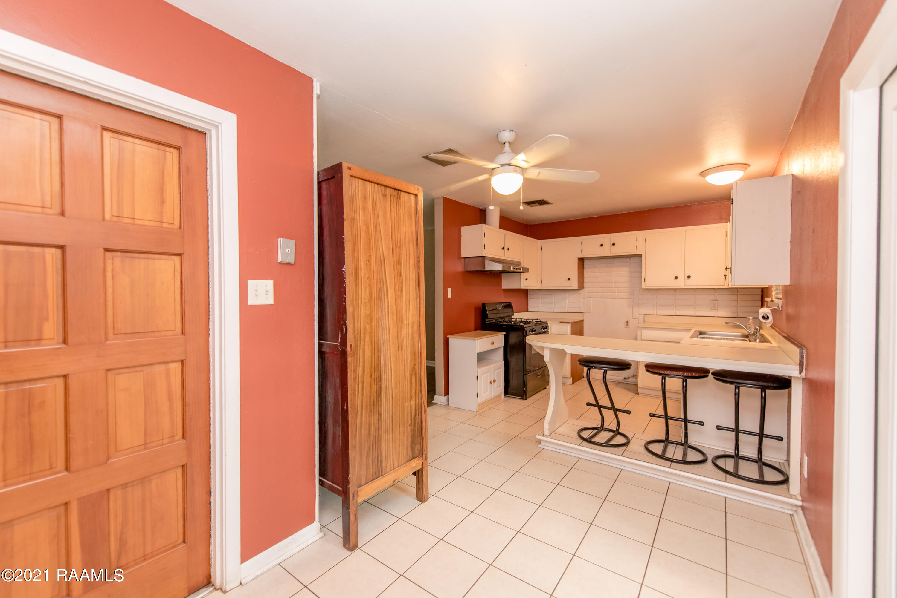 124 Alabama Road Lafayette, LA 70501 - Photo 4 of 15 kitchen