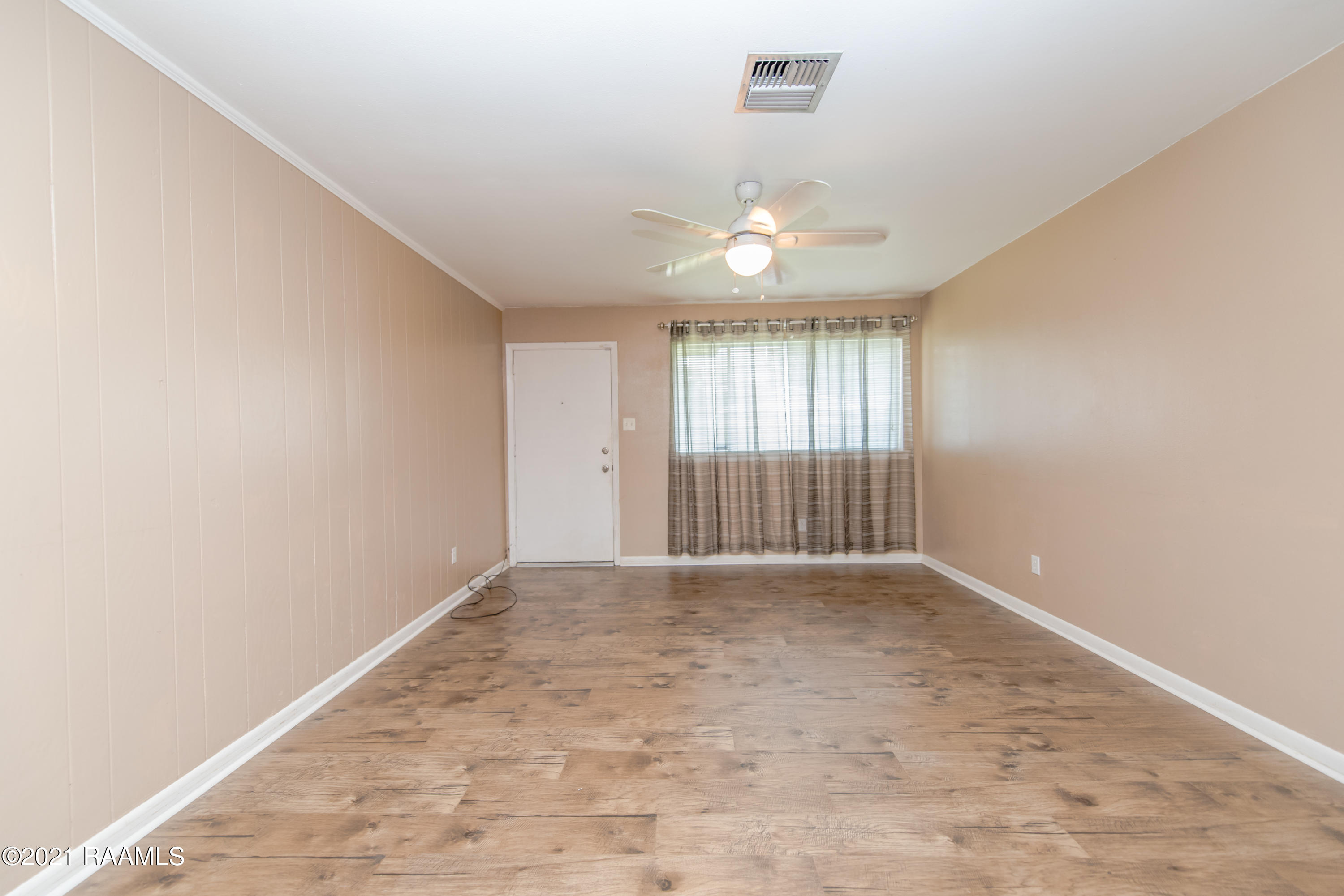 124 Alabama Road Lafayette, LA 70501 - Photo 6 of 15 Living room