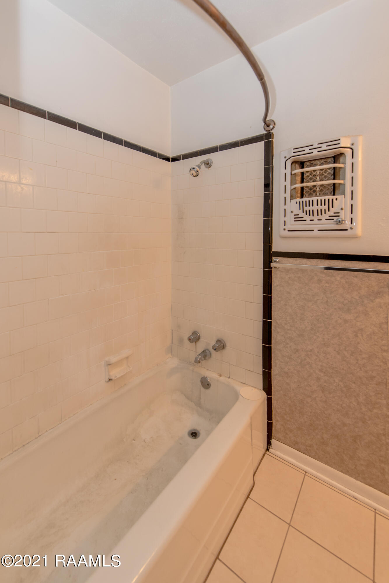 124 Alabama Road Lafayette, LA 70501 - Photo 8 of 15 Hall Bath