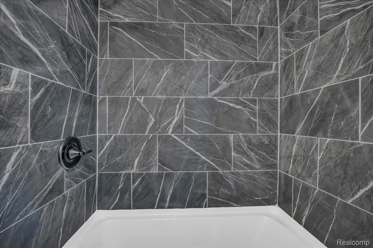 16717 Fielding Street Detroit, MI 48219 - Photo 30 of 46 Bathroom with tiled shower