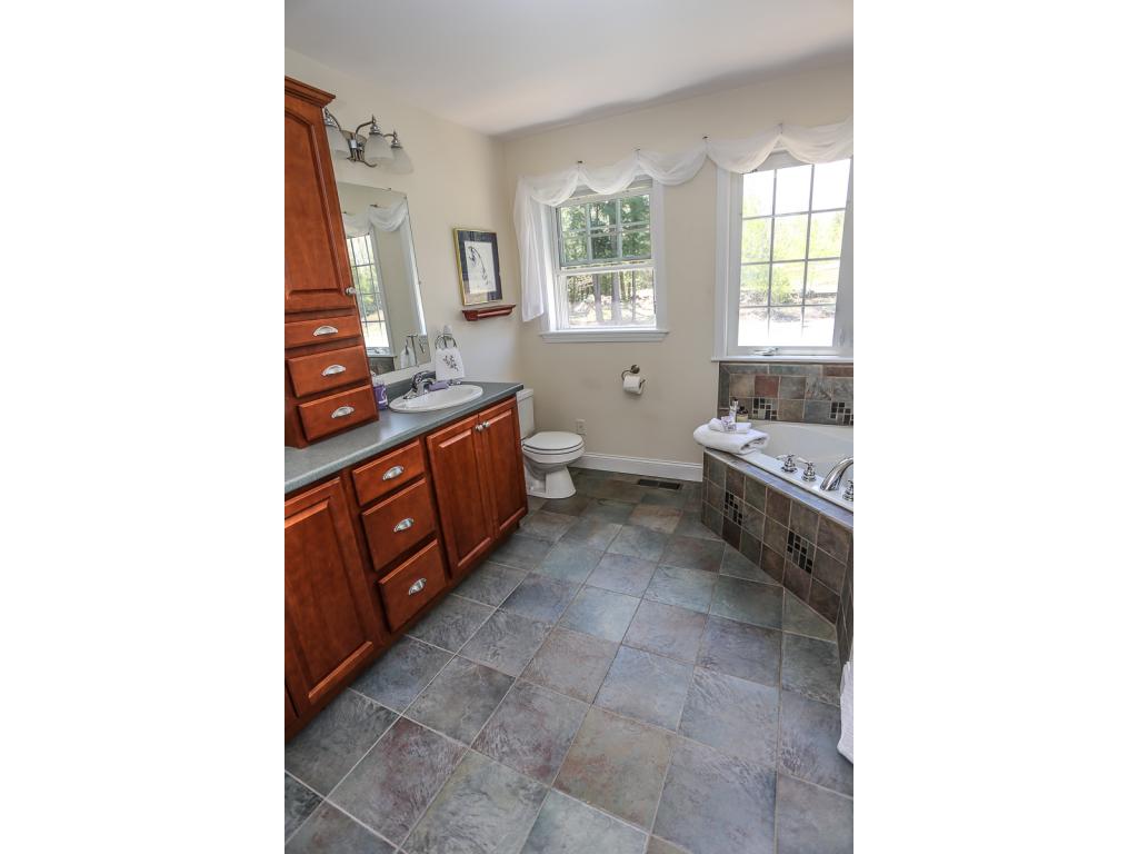 51 Gulf Road Derry, NH 03038 - Photo 28 of 36