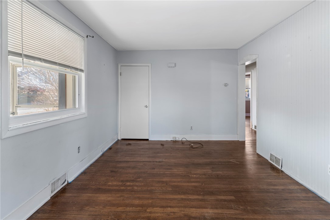 8 Kitchener Road Johnston, RI 02919 - Photo 3 of 37 Gallery Image 3
