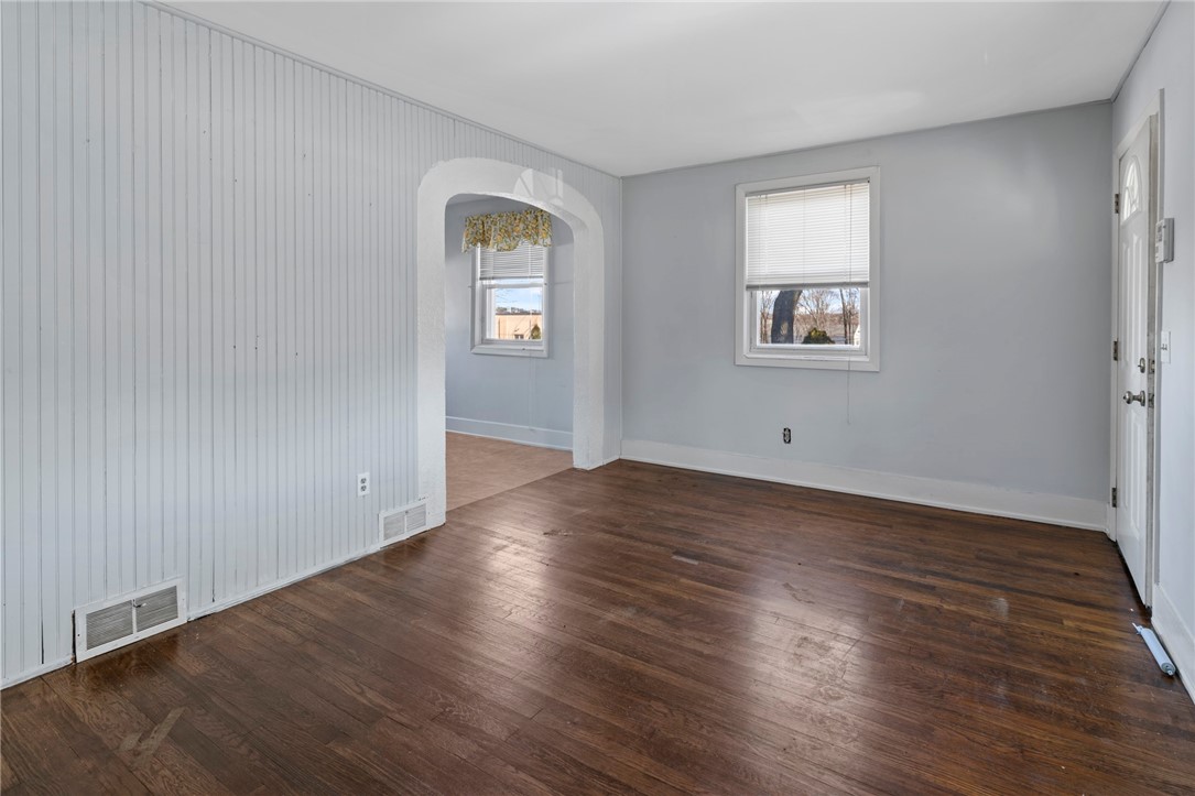 8 Kitchener Road Johnston, RI 02919 - Photo 4 of 37 Gallery Image 4