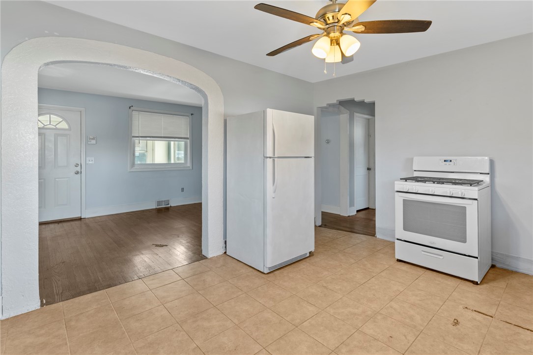 8 Kitchener Road Johnston, RI 02919 - Photo 8 of 37 Gallery Image 8