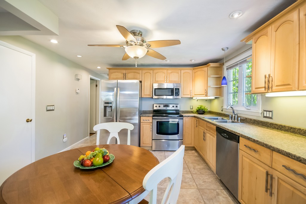 136 Tioga Street Springfield, MA 01128 - Photo 11 of 24 Gallery Image 11