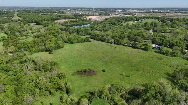 $2,000,000 | 17200 Metcalf Place, Overland Park, KS 66085