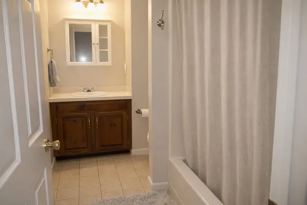 $2,600 | 51 Fords Landing Drive, Dover, NH 03820