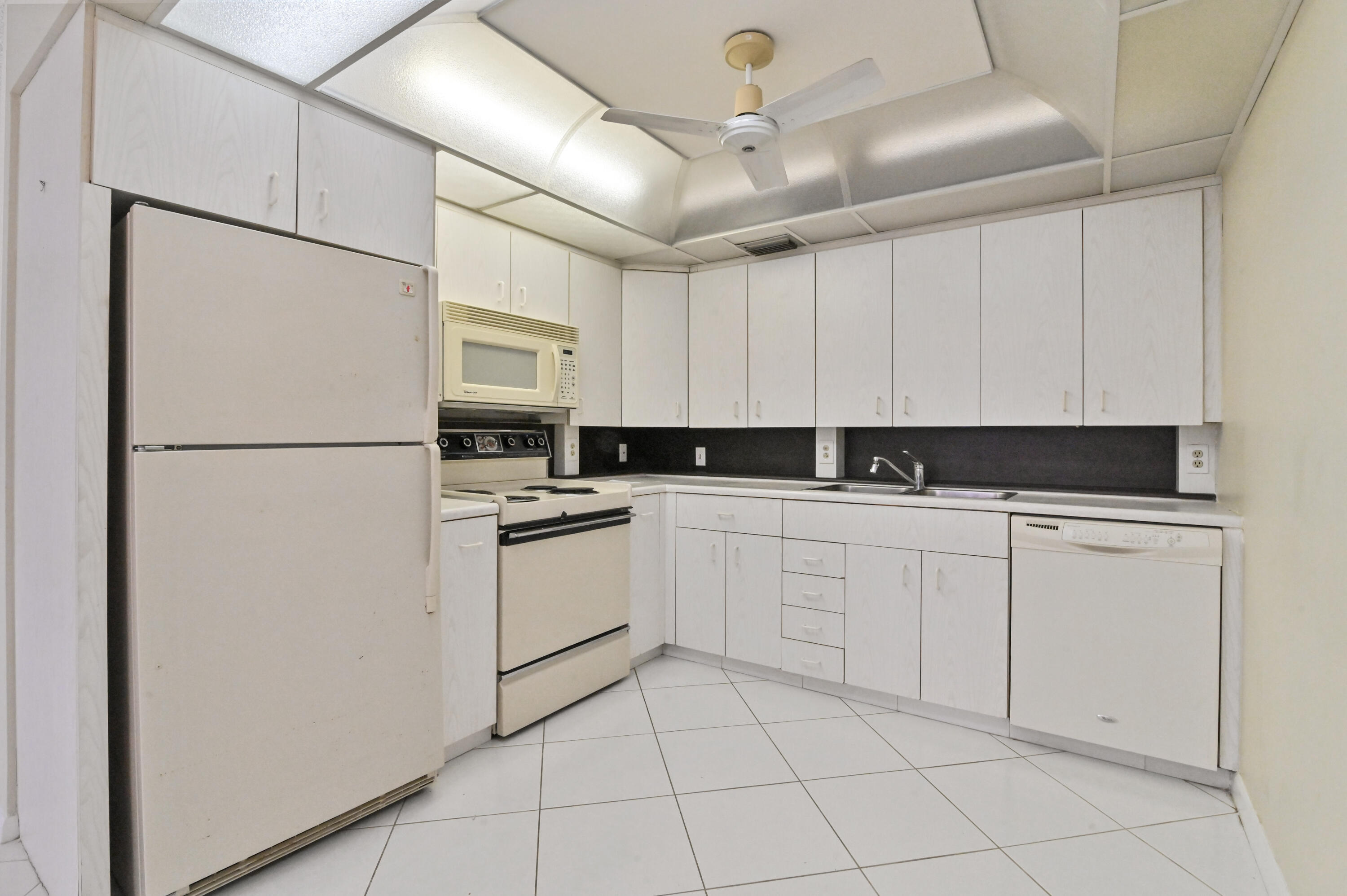 2022 Rexford B Boca Raton, FL 33434 - Photo 11 of 55 09 Kitchen 02