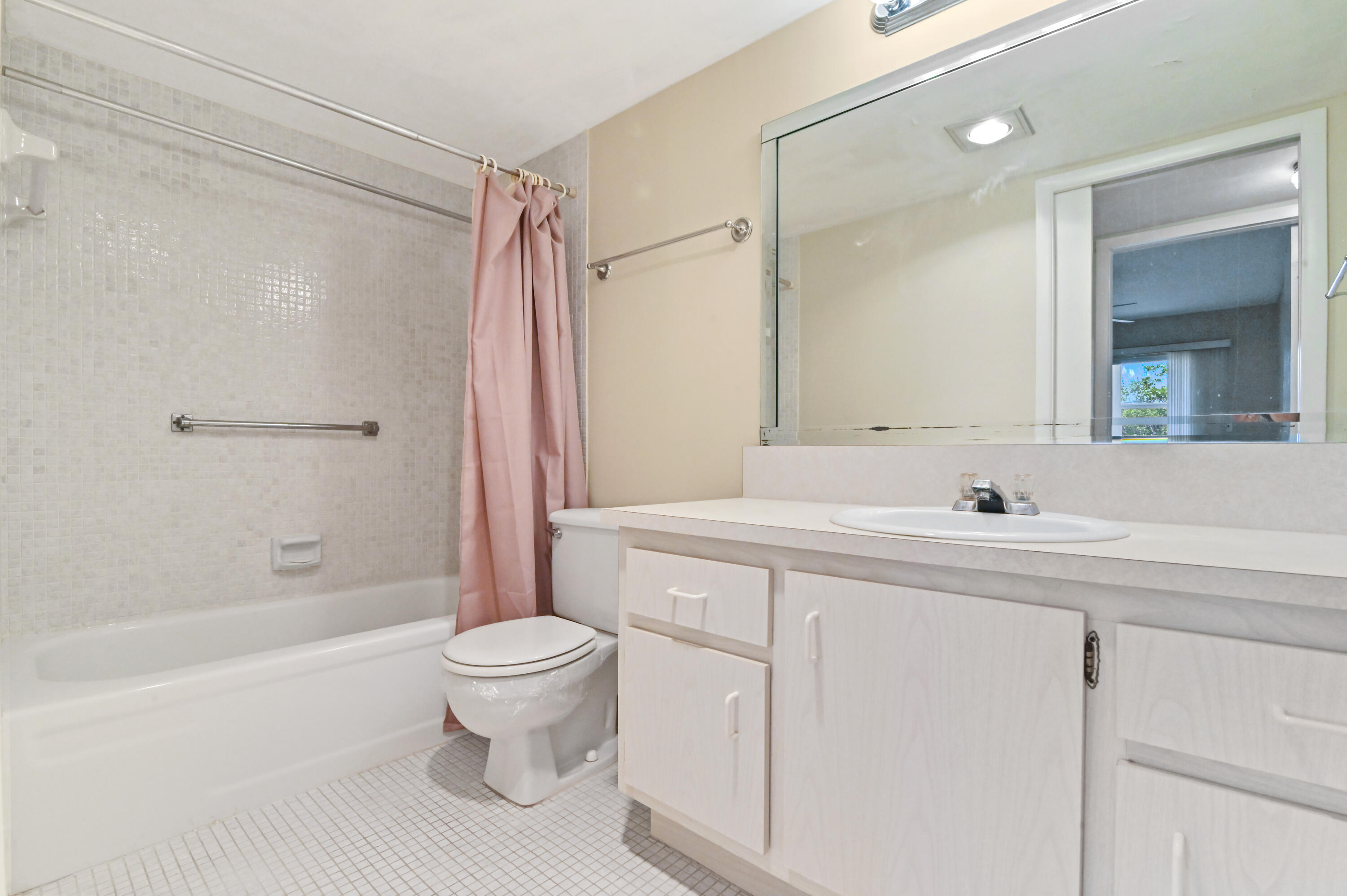 2022 Rexford B Boca Raton, FL 33434 - Photo 16 of 55 14 Bathroom 01