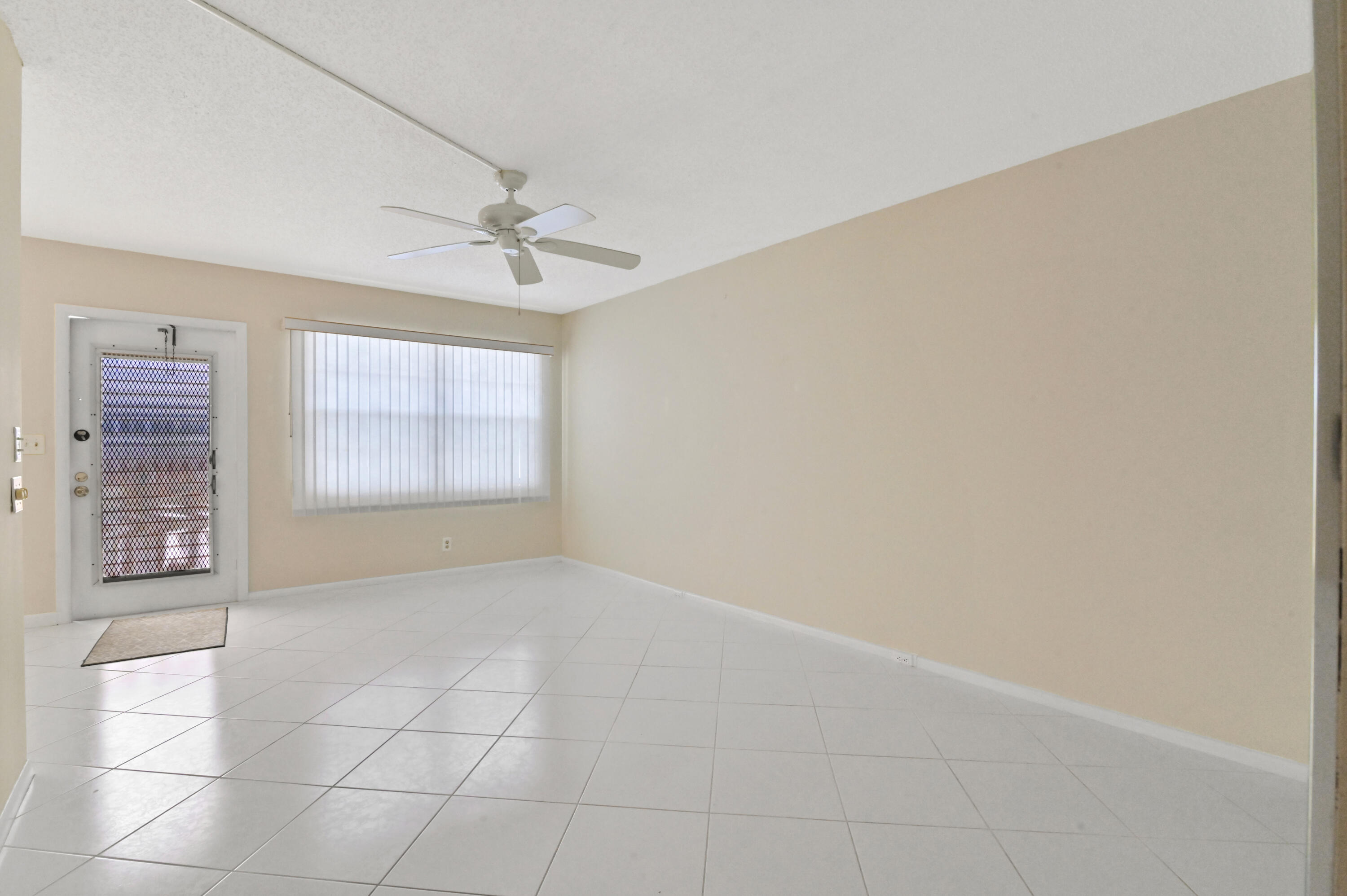 2022 Rexford B Boca Raton, FL 33434 - Photo 2 of 55 10 Living room 05