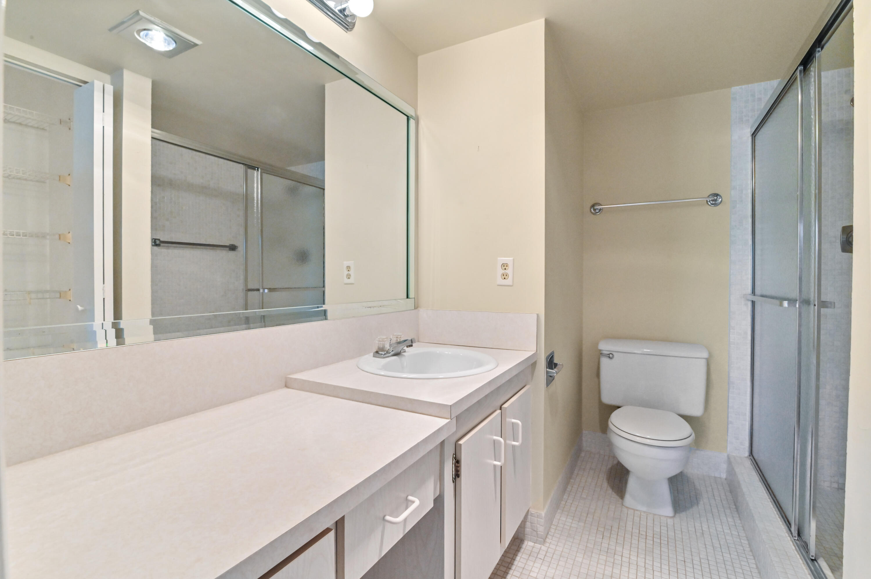 2022 Rexford B Boca Raton, FL 33434 - Photo 21 of 55 19 Bathroom 01