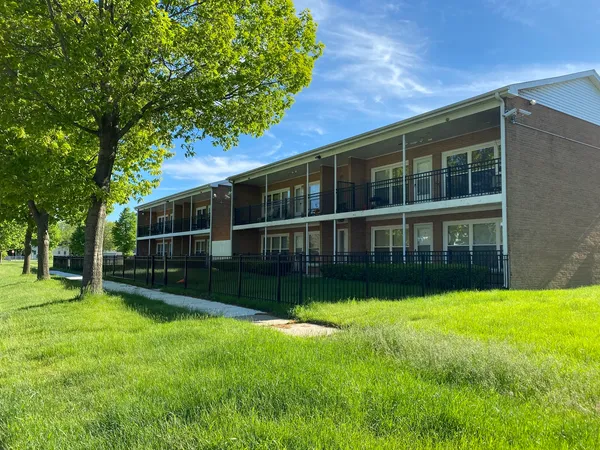 $1,375 | 2904 Elizabeth Avenue, Unit 2S, Zion, IL 60099
