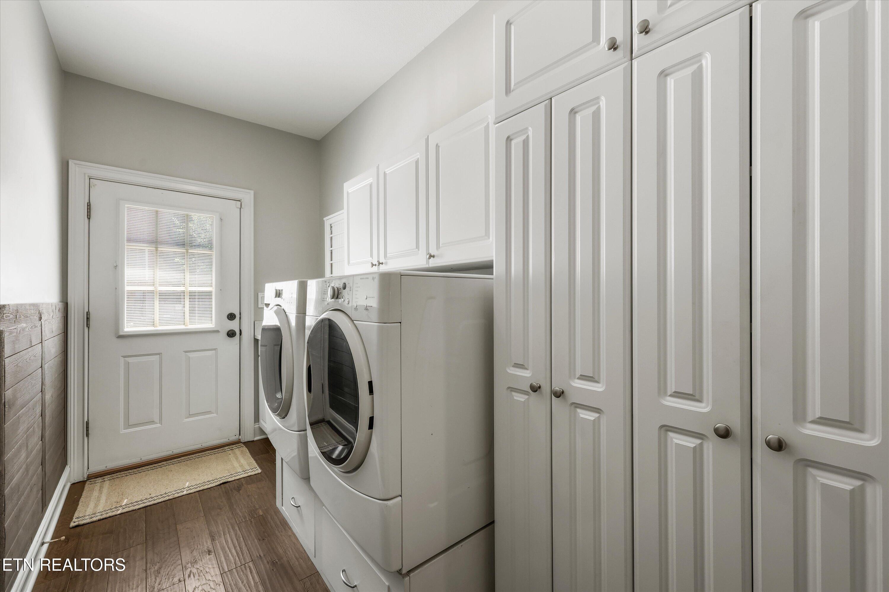 64 Rolling Links Boulevard Oak Ridge, TN 37830 - Photo 32 of 54 Main Level Laundry