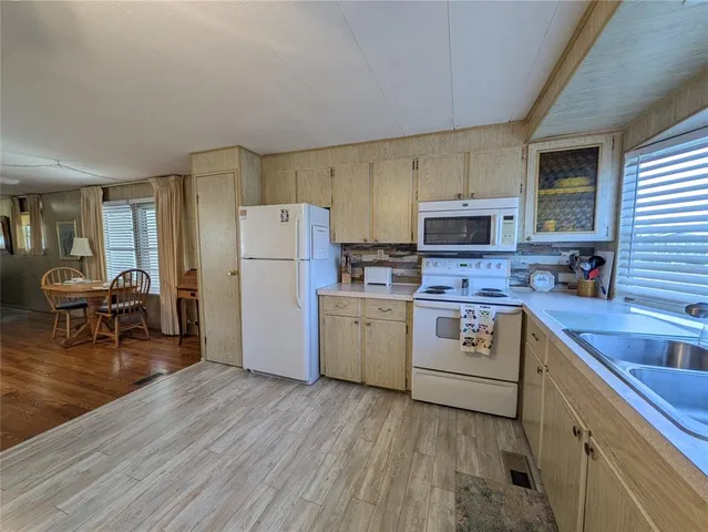 $137,000 | 215 Willow Oak Lane, Sarasota, FL 34237